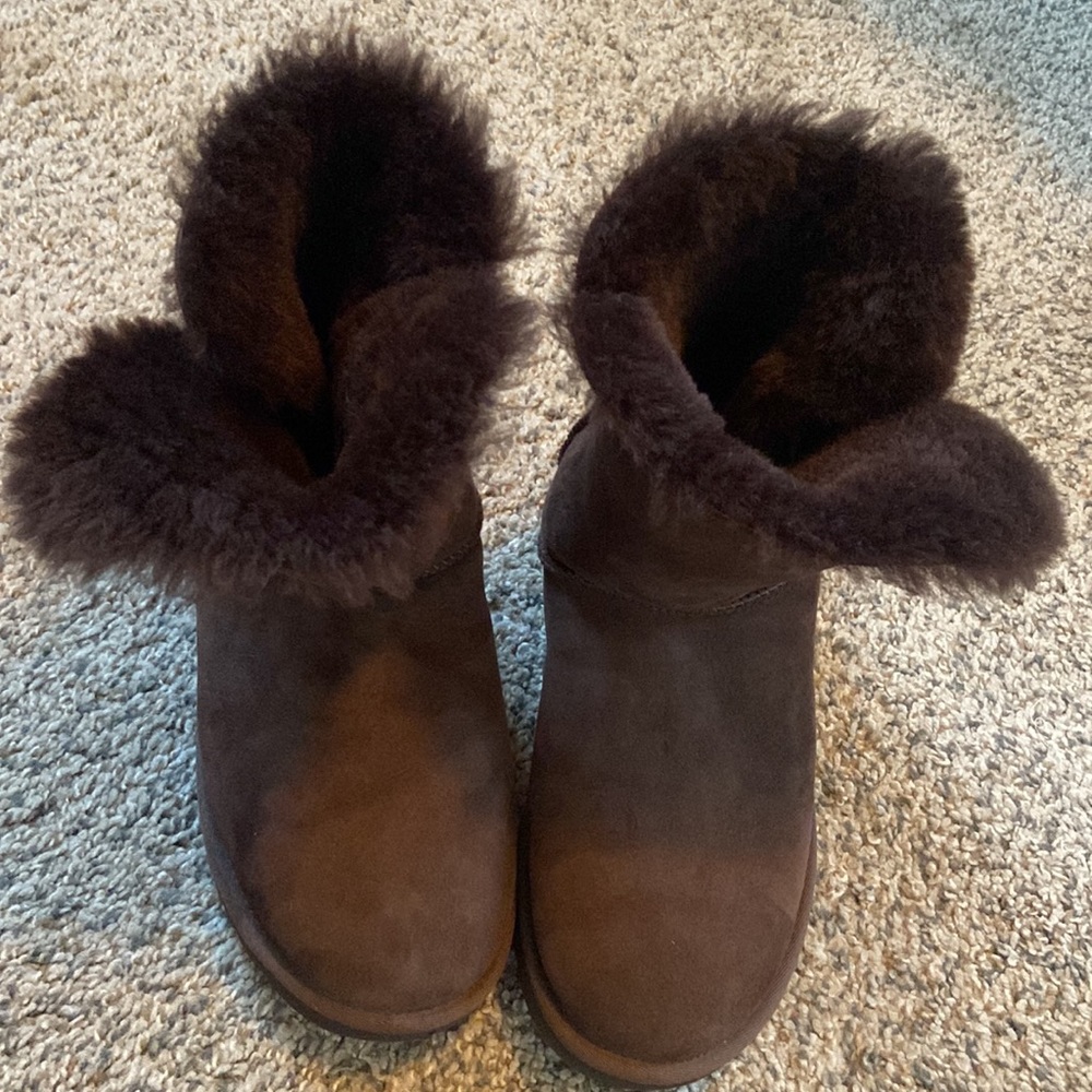 Ugg short Bailey Button boots in brown